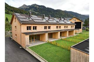 Reihenhaus kaufen in 6883 Au, Bregenzerwald - Au, Vollholz Reihenhaus mit Garten, Terrasse und Schuppen, kurzfristig beziehbar