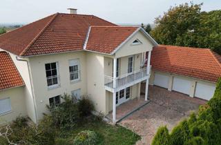 Villen zu kaufen in 2004 Niederhollabrunn, Eine repräsentative Villa der Extraklasse!