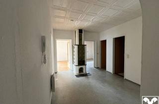 Wohnung kaufen in 9341 Straßburg-Stadt, Großzügige Eigentumswohnung mit Renovierungsbedarf