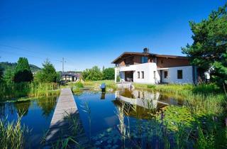 Einfamilienhaus kaufen in 4840 Vöcklabruck, Exklusivität und Privatsphäre pur auf 2.610 m2 Grundfläche! Von der Terrasse in den Schwimmteich.