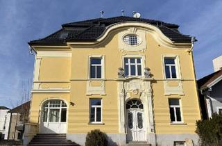 Haus mieten in 4910 Ried im Innkreis, Sanierte Wohn- und Geschäftsflächen in stilvoller Altbauvilla mit Parkmöglichkeiten