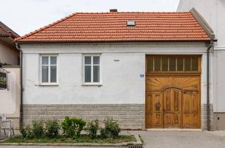 Haus kaufen in 7093 Jois, Altes Wohnhaus mit Halle und Wirtschaftsgebäude im Zentrum