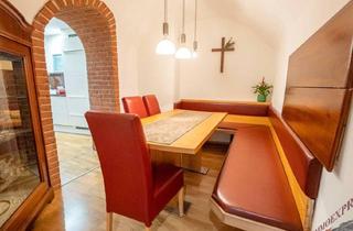 Wohnung kaufen in 6060 Hall in Tirol, 135m2 Altbaucharme mit Balkon und Dachboden im historischen Hall in Tirol!