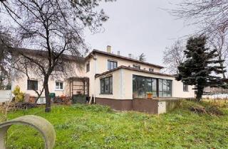 Villen zu kaufen in 2431 Klein-Neusiedl, VILLA IN GRÜNLAGE - teilrenoviert
