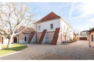 Haus kaufen in 2485 Wampersdorf, Historischer Gutshof, hochwertig kernsaniert mit 3.721 m² Grundstück!