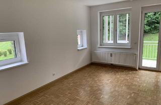 Wohnung mieten in Pfarrbergsiedlung, 4594 Untergrünburg, Sommer, Sonne, Balkonien – dieses Rundumpaket wartet auf Sie! Gemütliche Loggia mit Ausblick auf landschaftliche Schönheit - moderne 3 Raum Wohnung mit praktischem Abstellraum und Parkplatz direkt vor der Haustür!