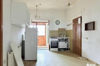 Wohnung kaufen in Pradler Straße, 6020 Innsbruck, Charmante Altbauwohnung in Pradl mit viel Potential - sanierungsbedürftig