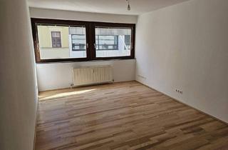 Wohnung kaufen in Bennoplatz, 1080 Wien, Einzugsbereite Wohnung mit ruhigem hofseitigen Schlafzimmer nähe Bennoplatz, freundliche offene Wohnküche