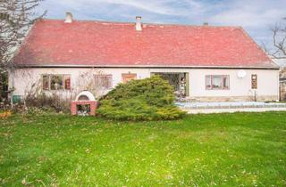 Grundstück zu kaufen in 2432 Schwadorf, Schönes Grundstück mit Altbestand, gleicht einem märchenhaften alten Bauernhaus mit viel Potenzial