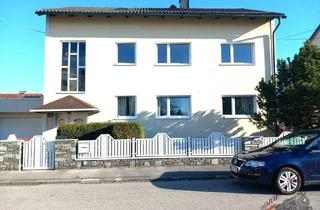 Mehrfamilienhaus kaufen in 4600 Wels, Wohnhaus mit 3 Wohnungen, Pool und Garage in Wels/Pernau