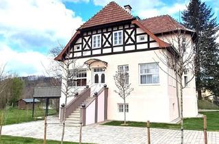 Villen zu kaufen in Wiener Neustadt, 2824 Seebenstein, Prachtvolle Jahrhundertwende-Villa mit Blick auf die Burg Seebenstein - Preis auf Anfrage