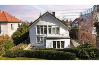 Villen zu kaufen in Gogolgasse, 1130 Wien, RESIDIEREN BEIM ROTEN BERG II GARAGE II SAUNA II NEUE PV-ANLAGE II 6 ZIMMER II 4 BÄDER II 54m² WOHNZIMMER MIT KAMIN II 2 TERRASSEN II BALKON II GARTEN II GROSSER KELLER