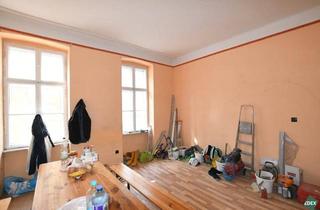 Wohnung kaufen in Hasnerstraße, 1160 Wien, Zwei sanierungsbedürftige Altbauwohnungen mit Entwicklungspotenzial – ca. 55 m² nahe 7. Bezirk