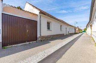 Haus kaufen in 2061 Hadres, Renovierungsbedürftige Liegenschaft mit zwei Wohneinheiten, Nebengebäuden & Garage!