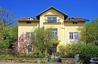 Wohnung kaufen in Sackgasse, 1140 Wien, Stilvolles Dachgeschoss mit Pool und Gartenglück - ein Zuhause wie aus einem Sommertraum