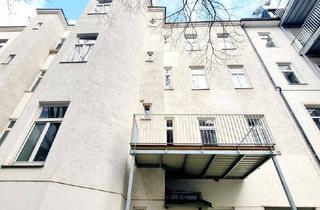 Wohnung kaufen in Schuselkagasse, 1150 Wien, Entzückende Altbauwohnung mit Sanierungsbedarf! Balkon optional möglich! Grüner Innenhof + Ruhelage + Schönes Altbauhaus! Jetzt selbst gestalten und einziehen!