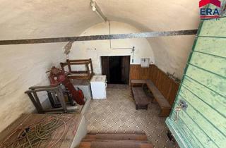 Haus kaufen in 2172 Schrattenberg, Schrattenberg - Verzaubernde Weinkeller mit atemberaubender Fernsicht und zusätzlichem Grundstück