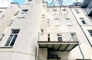 Wohnung kaufen in Schuselkagasse, 1150 Wien, Entzückende Altbauwohnung mit Sanierungsbedarf! Balkon optional möglich! Grüner Innenhof + Ruhelage + Schönes Altbauhaus! Jetzt selbst gestalten und einziehen!