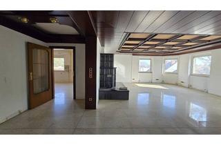 Wohnung kaufen in Franzosenweg, 1100 Wien, Großzügig konzipierte Wohnung * Loggia * KFZ Garagenplatz * Sauna * sanierungsbedürftig