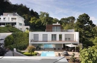 Villen zu kaufen in 2371 Hinterbrühl, Exklusive Villa mit einem eigenen Hauslift | Pool und Blick auf die Grünfläche