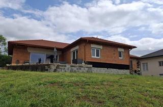 Haus kaufen in Kemetweg, 7411 Markt Allhau, Nur wenige Schritte zu Ihrem Traumhaus im sonnigen Burgenland-Bestlage _ Stilvoller Neubau-Bungalow mit 2 Baugründen, Terrasse - Garten & Garagen