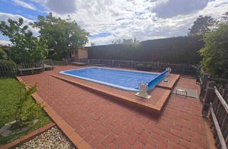 Einfamilienhaus kaufen in 2401 Fischamend-Dorf, Charmantes Einfamilienhaus + 1000 m² Grundstücksfl. + Kamin + beheizter Swimming Pool + Klimaanlage + Zwei Küchen + 6 Zimmer + Garage + Bahnhof in der Nähe