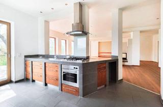Wohnung kaufen in 9071 Köttmannsdorf, Lichtdurchflutete Wohnung: Hochwertiges Wohnambiente mit Kamin und 3 Stellplätzen. - 10 Min. nach Klagenfurt.
