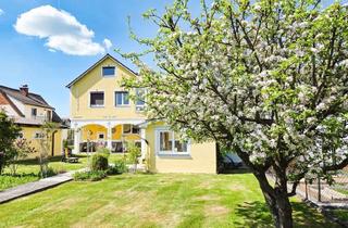 Haus kaufen in 3950 Gmünd, Großzügiges Wohnhaus mit Traumhaft Angelegtem Garten und Hellen Räumen