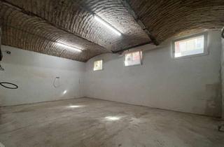 Lager kaufen in Kuefsteingasse, 1140 Wien, Lager, Depot, Archiv: Gewölbekeller mit Strom Nähe Hütteldorfer Straße und Meiselmarkt