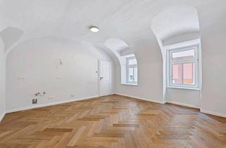Penthouse kaufen in Krongasse, 1050 Wien, IDEAL FÜR KURZZEITVERMIETUNG! Apartment mit stilvoller Gewölbedecke und direktem Straßenzugang