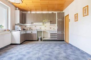 Haus kaufen in 4101 Feldkirchen an der Donau, Sanierungsbedürftiges Ein- Zweifamilienhaus mit Nebengebäude in ruhiger Lage