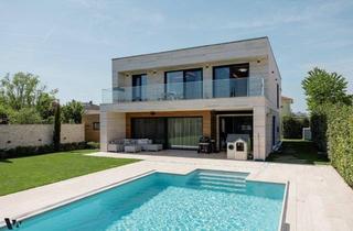 Villen zu kaufen in 2231 Strasshof an der Nordbahn, DER PURE LUXUS | DESIGNERVILLA MIT GARTEN & BEHEIZTEM POOL | VIDEO-PRÄSENTATION