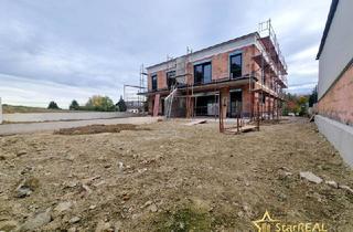 Doppelhaushälfte kaufen in Karnabrunn-Obenaus, 2113 Karnabrunn, 208 m² NFL! OPULENTES DOPPELHAUS MIT 5-ZIMMER, KELLER, BALKON, TERRASSE, CARPORT UND GROSSEM GARTEN. ZIEGELQUALITÄT MIT UNVERBAUBAREM GRÜNBLICK.