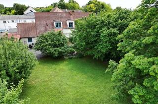 Mehrfamilienhaus kaufen in Lanzendorfer Hauptstraße, 2130 Mistelbach, Großzügig geschnittenes Haus mit vielfältigem Obstgarten | 2 Grundstücke, 6 Zimmer, 4 PKW-Stellplätze | Naturteich, Terrasse | Am Naherholungsgebiet Zayawiesen