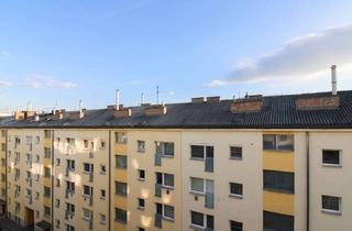 Wohnung kaufen in 1220 Wien, Zwischen Stadt & Wasser: 2-Zimmer-Wohnung mit Loggia bietet viel Potenzial in Kaisermühlen