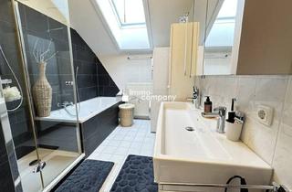 Maisonette kaufen in 6820 Frastanz, 4-Zimmer-Maisonette-Wohnung auf zwei Etagen (1. OG + DG) in Frastanz, modernes, tolles Badezimmer, 2 sehr gut beleuchtete Tiefgaragenplätze, einmaliger Ausblick vom Balkon auf die umliegende Bergwelt.