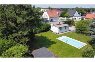 Grundstück zu kaufen in Schulstraße, 2603 Felixdorf, großer Baugrund mit renoviertem Haus, beheiztem Pool und Biohort Gewrätehütte zu verkaufen