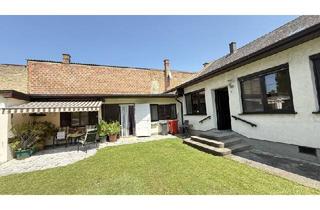 Villen zu kaufen in 2435 Ebergassing, Großes Einfamilienhaus mit Veranda und Wirtschaftsanbau mit uneinsichtigen Garten + Ausbaupotential!