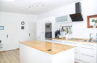 Haus kaufen in 7092 Winden am See, Exklusives Wohnhaus mit Dachterrassen-Pool und zwei Wohneinheiten in Winden am See