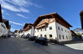 Mehrfamilienhaus kaufen in 6176 Völs, Rarität ! Mehrfamilienhaus/Bauernhaus mit zwei separaten Wohnungen, Garage und viel Platz im wunderschönen Götzens!