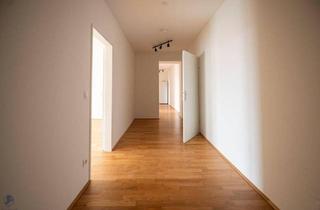 Wohnung kaufen in 2700 Wiener Neustadt, Charmante Wohnung in historischem Gebäude nahe Hauptplatz – barrierefrei mit Terrasse und Lift