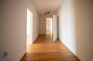 Wohnung kaufen in 2700 Wiener Neustadt, Charmante Wohnung in historischem Gebäude nahe Hauptplatz – barrierefrei mit Terrasse und Lift