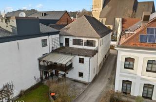 Anlageobjekt in Stadtplatz, 4870 Vöcklamarkt, Einmalige Gelegenheit: Historisches Mehrfamilienhaus mit vermietetem Geschäftslokal im Herzen von Vöcklamarkt mit enormen Potential