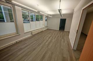 Gewerbeimmobilie kaufen in 5600 Sankt Johann im Pongau, Variable, ebenerdige und helle Büro-/Geschäfts-/Ordinationsfläche mit Schaufenster im Zentrum von St. Johann im Pongau