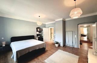 Wohnung mieten in 2620 Neunkirchen, NEU! Möblierte 3-Zimmer Altbaubauwohnung in historischem Haus am Neunkirchner Hauptplatz! Mit Parkplatz!