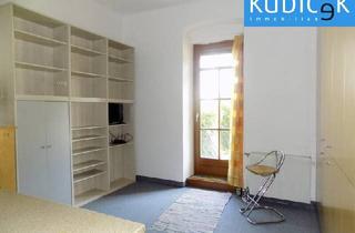 Wohnung kaufen in Erzherzog-Karl-Straße, 1220 Wien, Altbau-Garconniere mit Gartenanteil in Hofruhelage Nähe U2