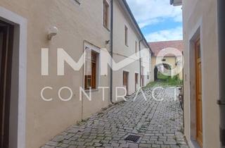 Haus kaufen in 3550 Langenlois, WOHN-UND GESCHÄFTSHAUS IM HERZEN VON LANGENLOIS 100 m Kellerröhre, Nebengebäude, Innenhof, Geschäftslokale, usw.