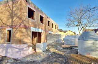 Reihenhaus kaufen in Ödtfeldstraße 7/2, 4050 Traun, Rascher Baufortschritt! Gefördertes Reihenhaus in Ödt, nahe dem Badesee: 5 Zimmer, Terrasse, Eigengarten, belagsfertig.