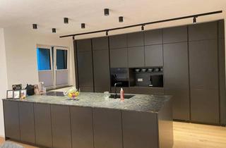 Wohnung kaufen in Paracelsusstraße 26, 6130 Schwaz, Vollmöblierte Top-sanierte ca. 100m2 Wohnung mit Loggia, Garagenabteil & Freistellplatz inklusive Kellerabteil in Schwaz