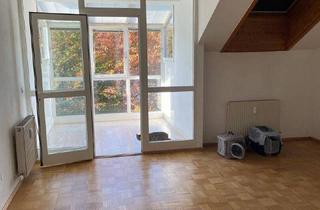 Wohnung mieten in 4800 Attnang, Helle 3‑Zimmer-Wohnung mit Loggia / Wintergarten in ruhiger Lage von Attnang‑Puchheim! Privater Parkplatz und Keller vorhanden!